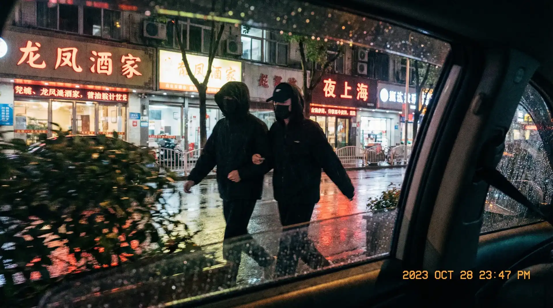 半岛综合娱乐 - 顶流明星深夜密会现场抓拍照片